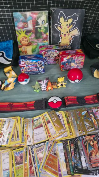 Lote Pokémon: Cartas, Figuras y Accesorios