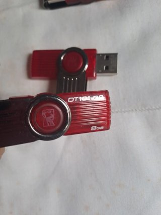 Lotto 10 chiavette USB 8 GB pari al nuovo.