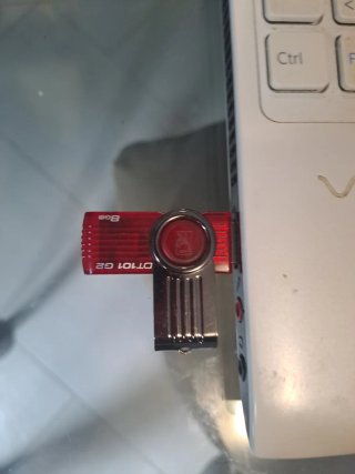 Lotto 10 chiavette USB 8 GB pari al nuovo.