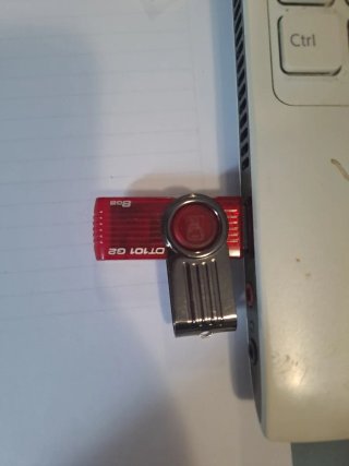 Lotto 10 chiavette USB 8 GB pari al nuovo.
