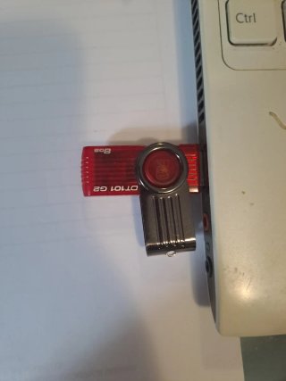 Lotto 10 chiavette USB 8 GB pari al nuovo.