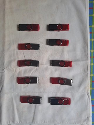 Lotto 10 chiavette USB 8 GB pari al nuovo.