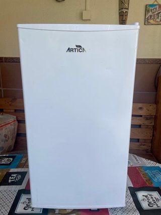 Nevera Artica 93L con congelador