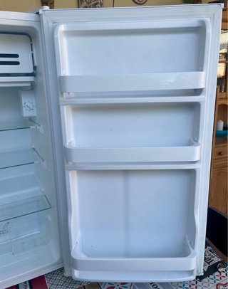 Nevera Artica 93L con congelador