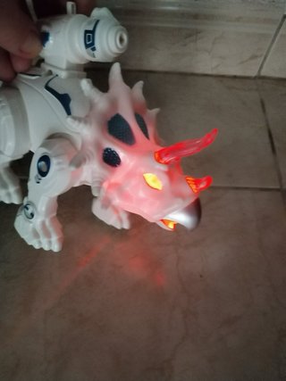 Dinosaurio con luz y sonido que anda