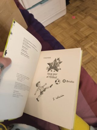 Kika Superbruja, loca por el fútbol