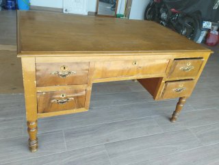 Antico tavolo da ufficio in legno