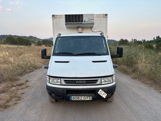 Iveco 65C14 3.0 con plataforma elevadora