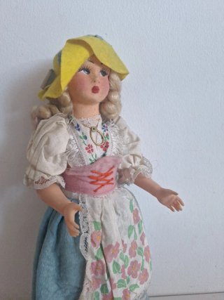 Muñeca antigua de piel de melocotón