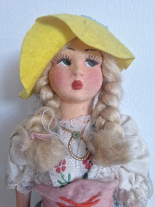 Muñeca antigua de piel de melocotón