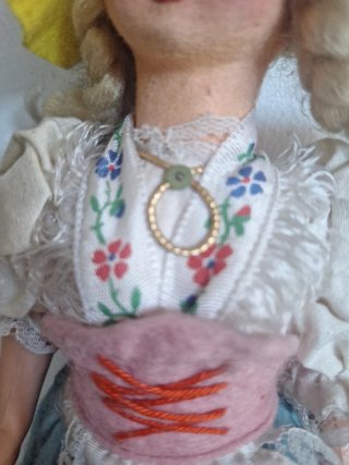 Muñeca antigua de piel de melocotón