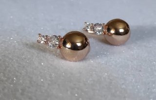 Orecchini sfera oro e punto luce