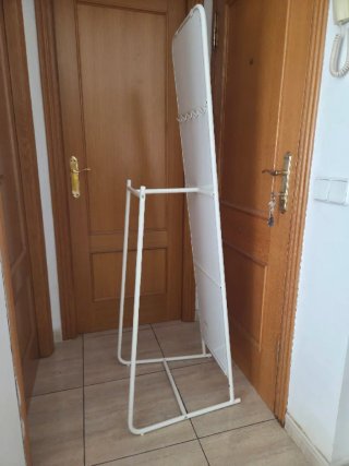 Espejo de pie Ikea KNAPPER
