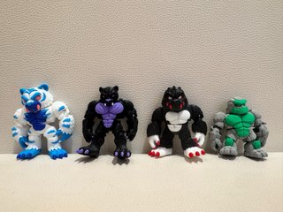 Muñecos Articulables de Animales y Monstruos