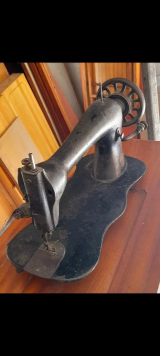 Máquina de coser SINGER.