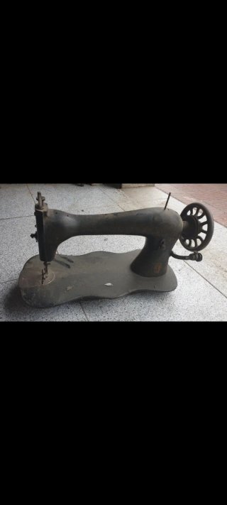 Máquina de coser SINGER.