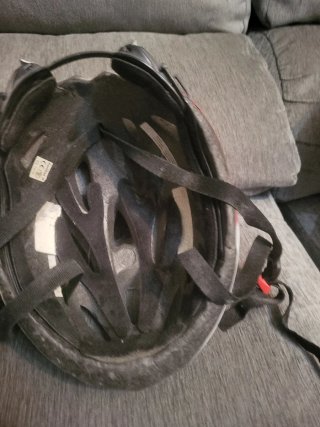 Casco de bici rosa y blanco