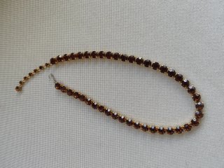 Collar de piedras de color whisky