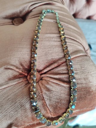 Collar de piedras de color whisky