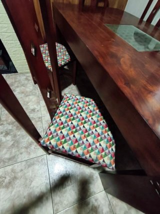 Mesa de comedor de madera con 6 sillas