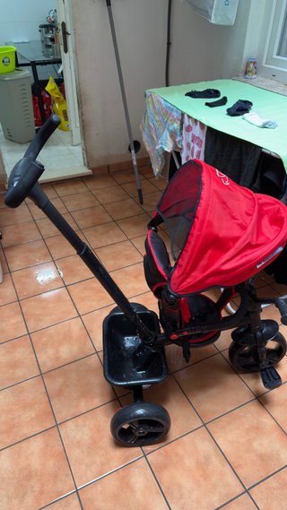 Triciclo infantil rojo