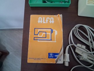Máquina de coser Alfa MUY POCO USO
