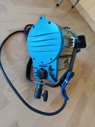 ARRI 1000 Plus Fresnel 1000W profesional