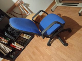 Silla de escritorio azul y negra