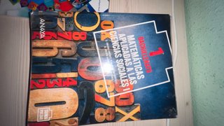 Se venden libros de primero de bachillerato.