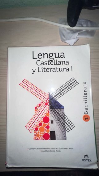 Se venden libros de primero de bachillerato.