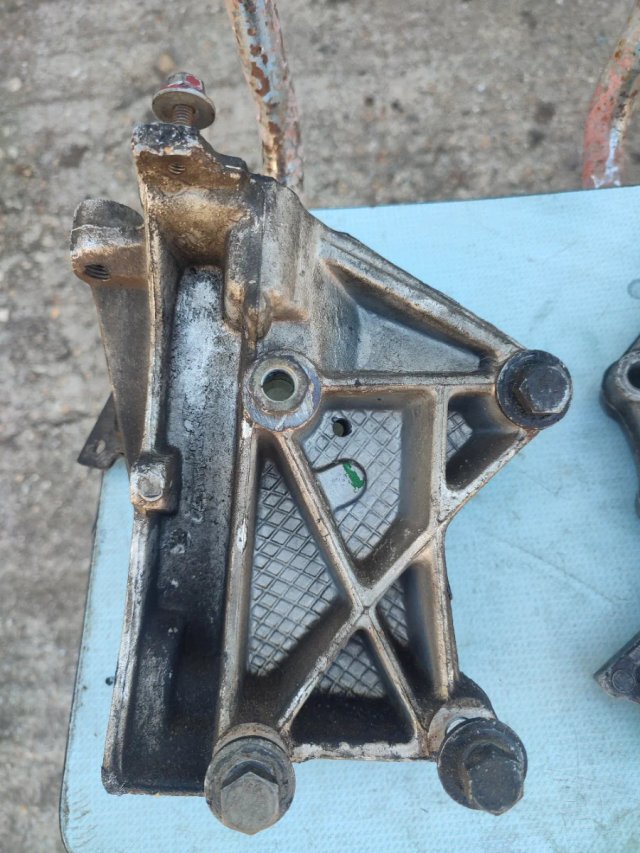 Soporte motor Saxo 16v