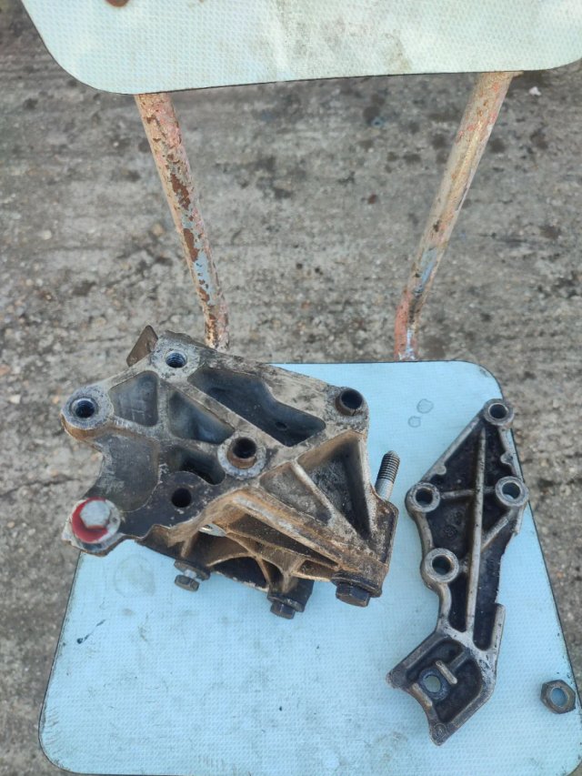 Soporte motor Saxo 16v