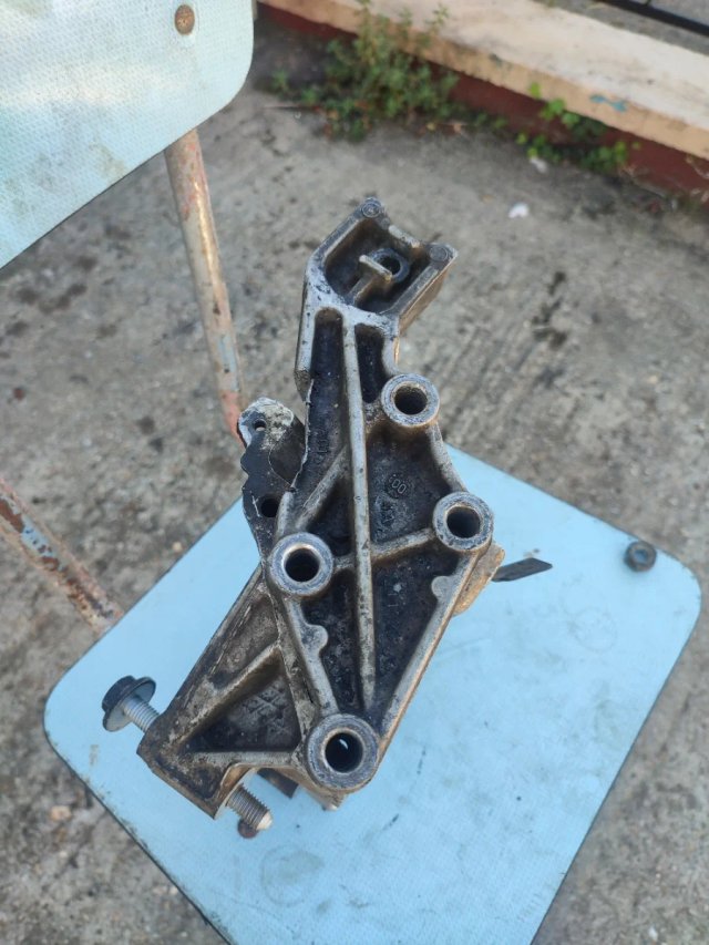 Soporte motor Saxo 16v