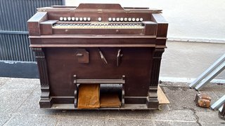 Órgano antiguo de madera de Cayetano Estadella.