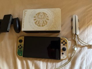 Nintendo Switch OLED Edizione Zelda [LEGGI]