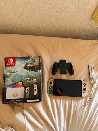 Nintendo Switch OLED Edizione Zelda [LEGGI]