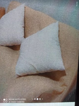 Palet de madera con cojines beige