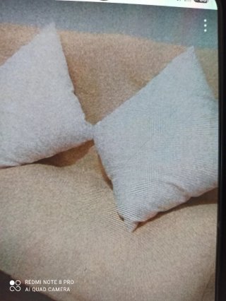 Palet de madera con cojines beige