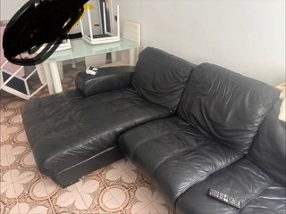 Sofá seccional de piel negro
