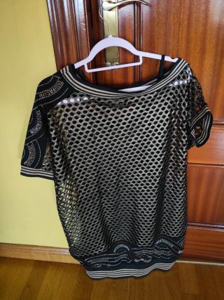 Vestido/camiseta larga negra y dorada