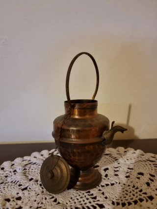 Vecchia teiera in rame