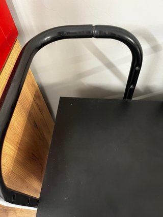 Mesa auxiliar con ruedas