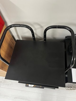 Mesa auxiliar con ruedas