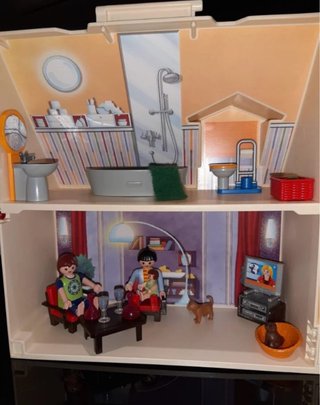 Casa Playmobil con figuras y accesorios