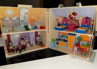 Casa Playmobil con figuras y accesorios
