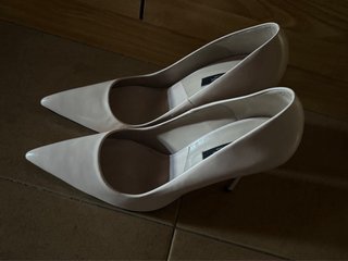 Zapatos de tacón Zara beige