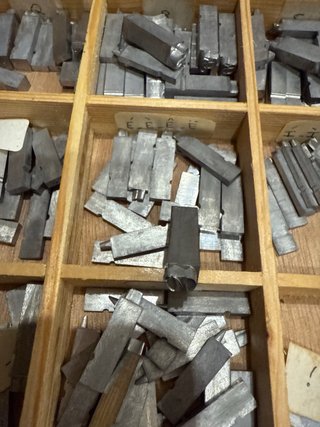 Lote tipos de imprenta antiguos (plomo/metal)