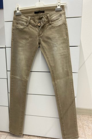 Jeans taglia 42 ma a mio avviso vesta taglia 40