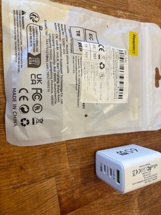 iPhone SE 2020 128GB + Cargador + Funda