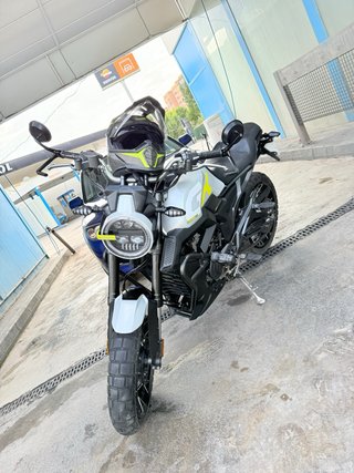 Zontes GK 2022 Moto Naked Gris/Blanco